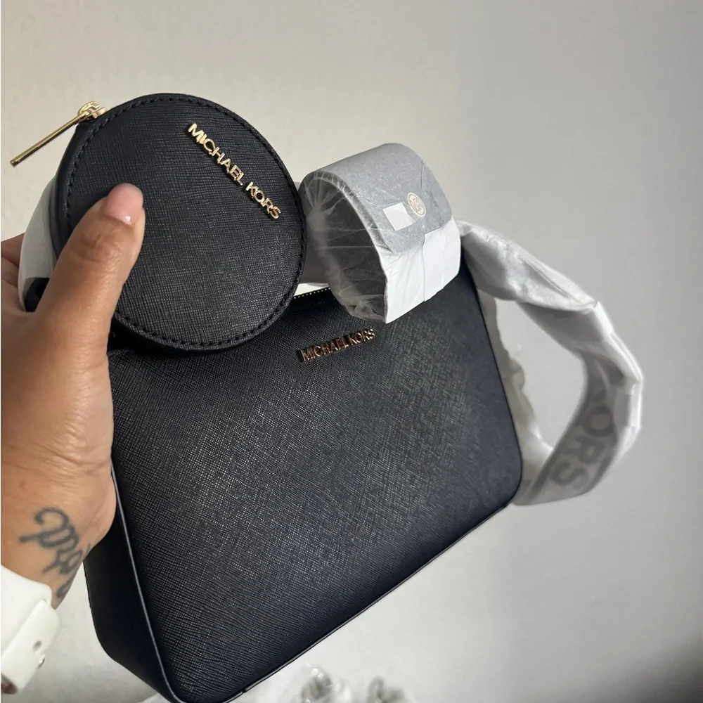 Michael Kors crossbody bag with case for apple AirPods Pro - Picture 6 of 8